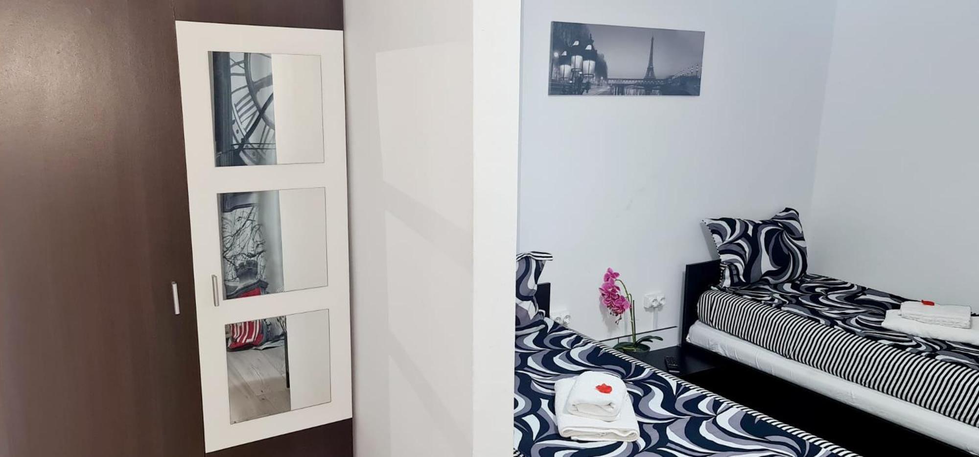 Pensiunea Red Rose Apartments تيميشورا المظهر الخارجي الصورة